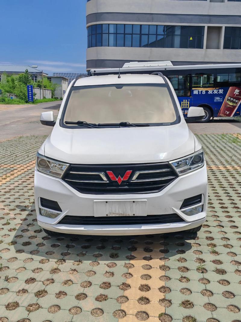 2022年五菱宏光s1新款上市／五菱宏光s1新车报价15舒适型2021款怎么样