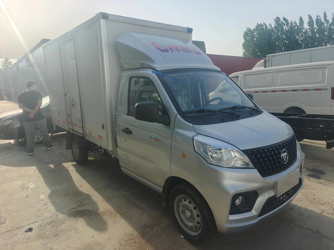 【小型厢货车报价及图片报价,小型厢式货车报价及图片】