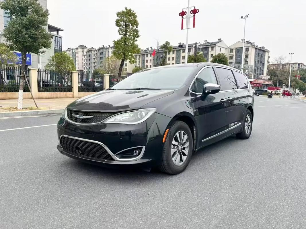 2023款克莱斯勒大捷龙混动／2023新款克莱斯勒大捷龙车样